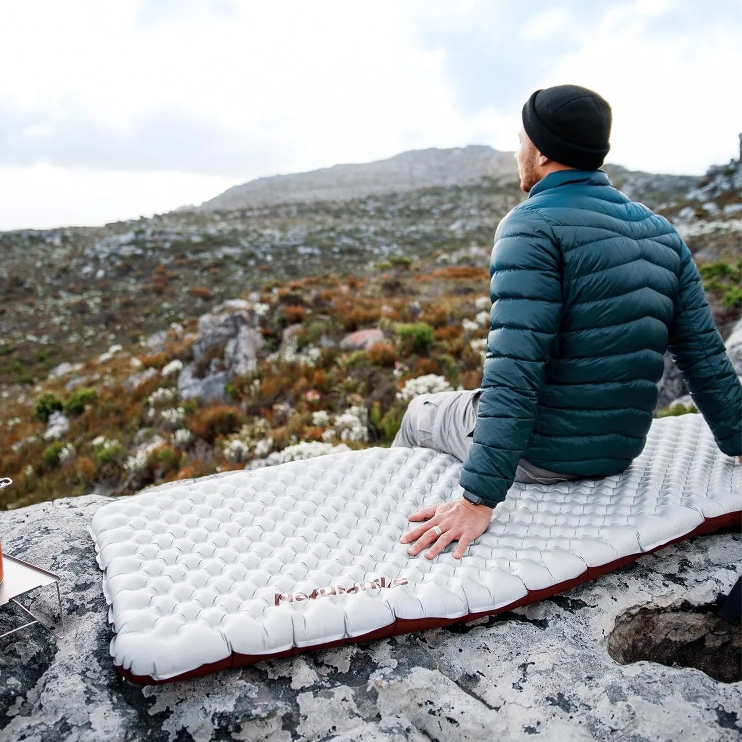 Naturehike Inflatable Mat Ultralight 5.8 High R Value Warm Sleeping Pad Portable Outdoor Camping Tent Single Moisture-proof Mats